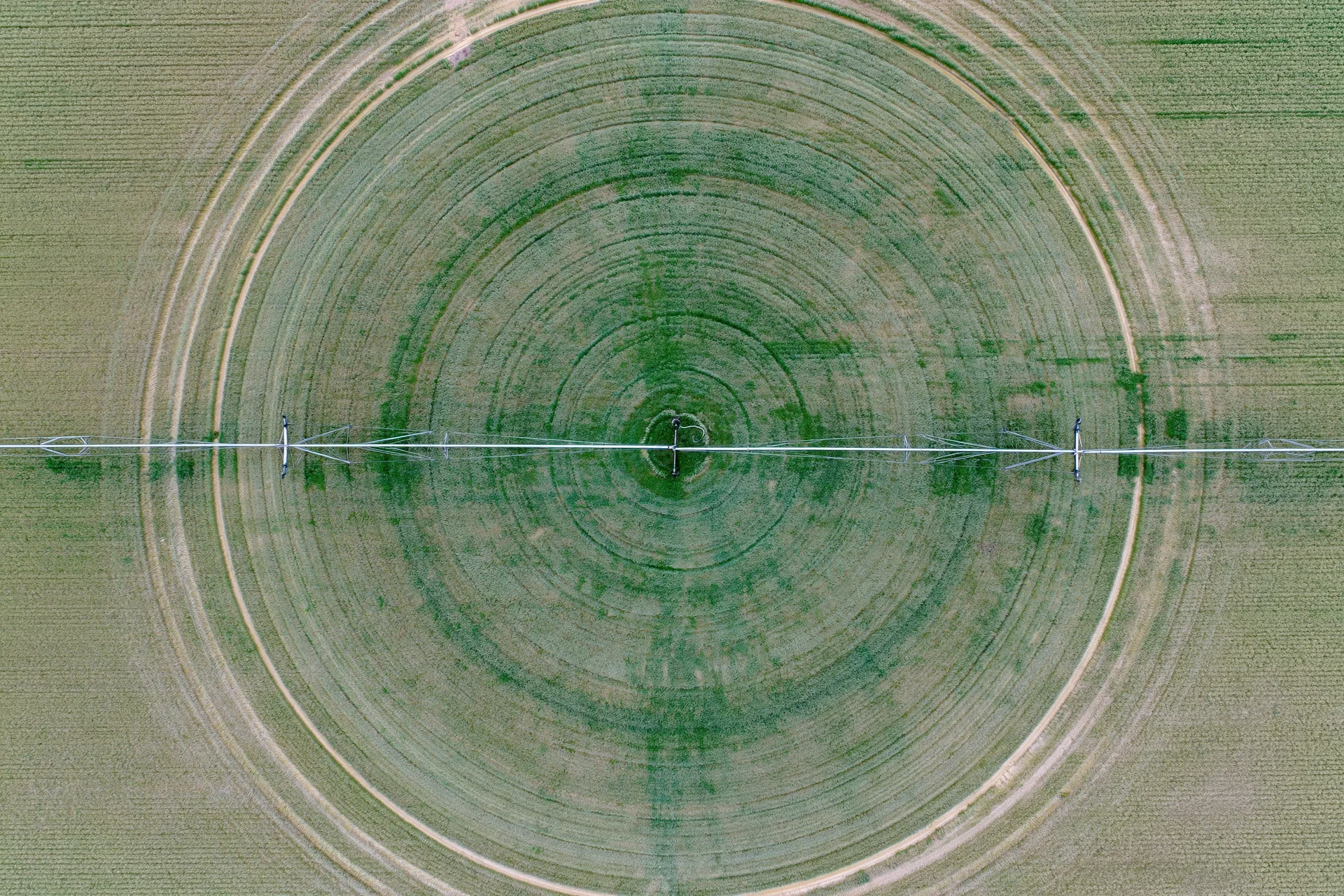 Aerial top-down view of a circular crop field irrigated by a center pivot system